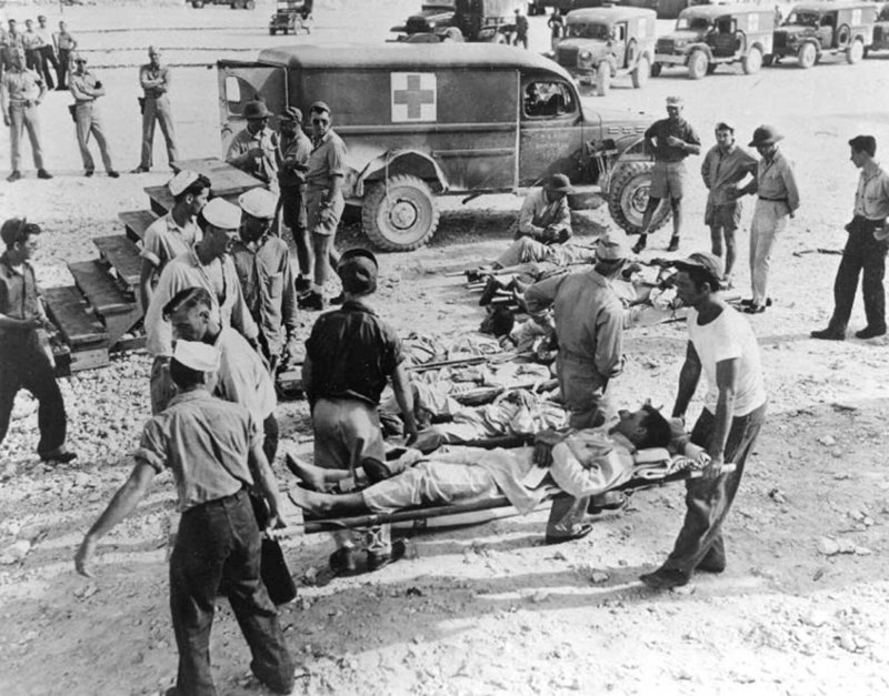 Επιζώντες του USS Indianapolis μεταφέρονται σε αμερικανική βάση στο Γκουάμ