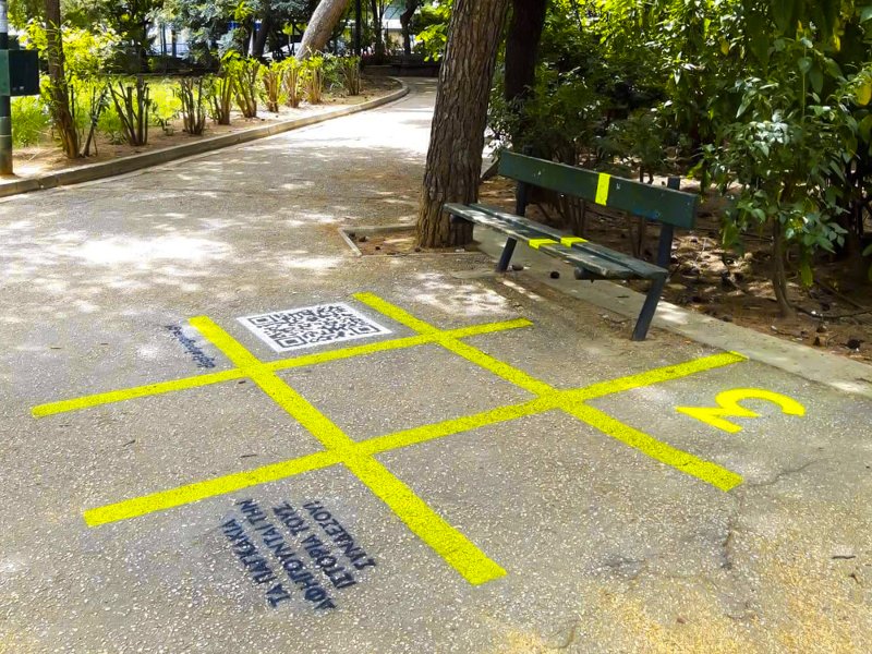 Ενα από τα έξι digital παγκάκια στο Παγκράτι -Φωτογραφία: digitalpagakia.gr