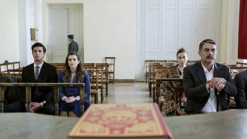 Η δίκη του Βόσκαρη ξεκινά με την Ελένη και τον Λάμπρο να αγωνιούν για την έκβασή της