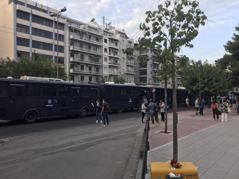 δίκη χρυσής Αυγής κλούβες ΜΑΤ