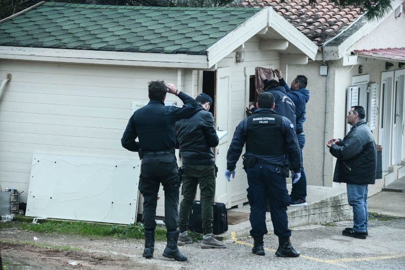 Το σημείο της δολοφονίας του 50χρονου σφραγίστηκε από τις αστυνομικές Αρχές -Φωτογραφία: EUROKINISSI
