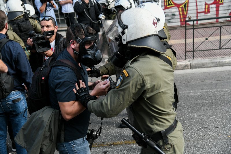 Ενταση με άνδρες των ΜΑΤ