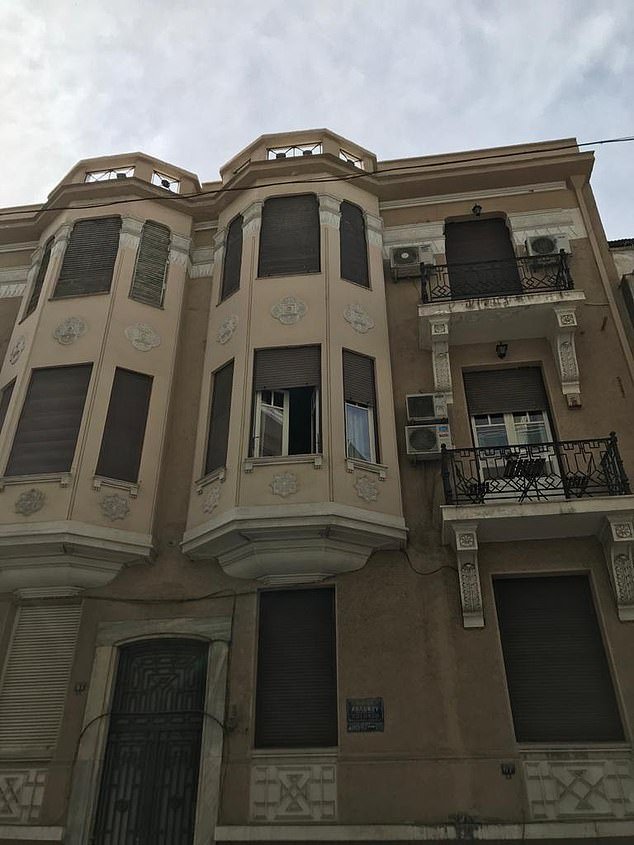Η πολυκατοικία στην πλατεία Καραϊσκάκη όπου διέμενε η DJ