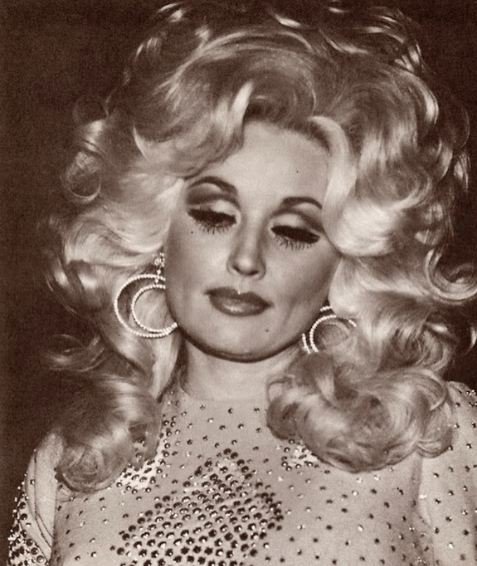 Είναι παντρεμένη εδώ και περίπου 54  χρόνια με τον Καρλ Ντιν που χαρακτηρίζει τον έρωτα, το φως, της ζωής της. Δεν έχουν αποκτήσει παιδιά / Instagram Dolly Parton