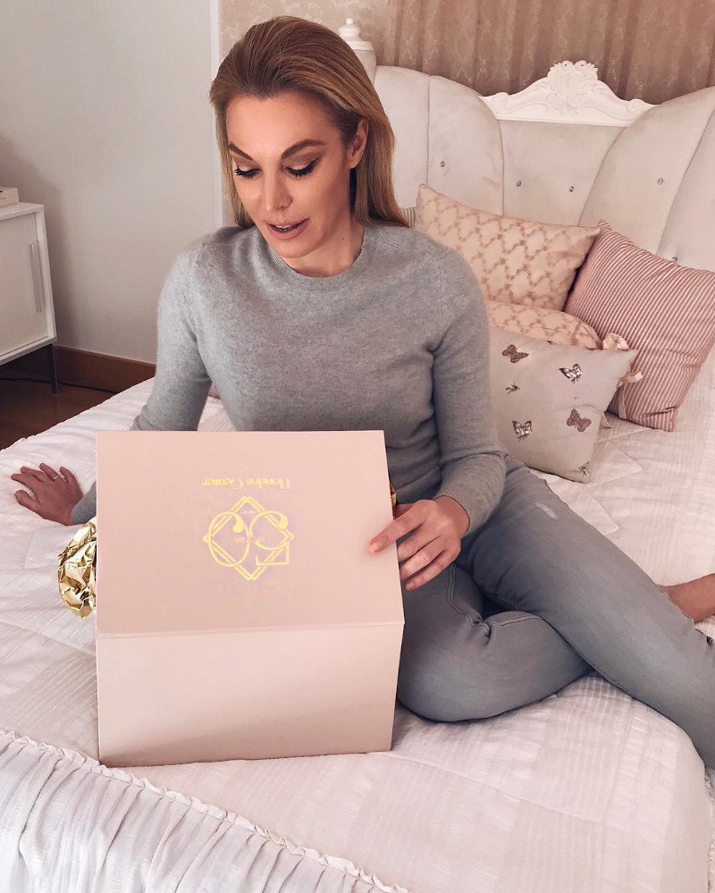 Στο υπνοδωμάτιο της κόρης της Λυδίας