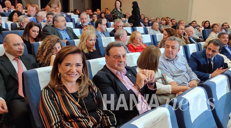 Η Ντόρα Μπακογιάννη με τον Ισίδωρο Κούβελο στο σινεμά
