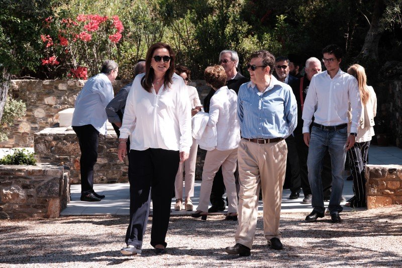 Η Ντόρα Μπακογιάννη και ο Ισίδωρος Κούβελος