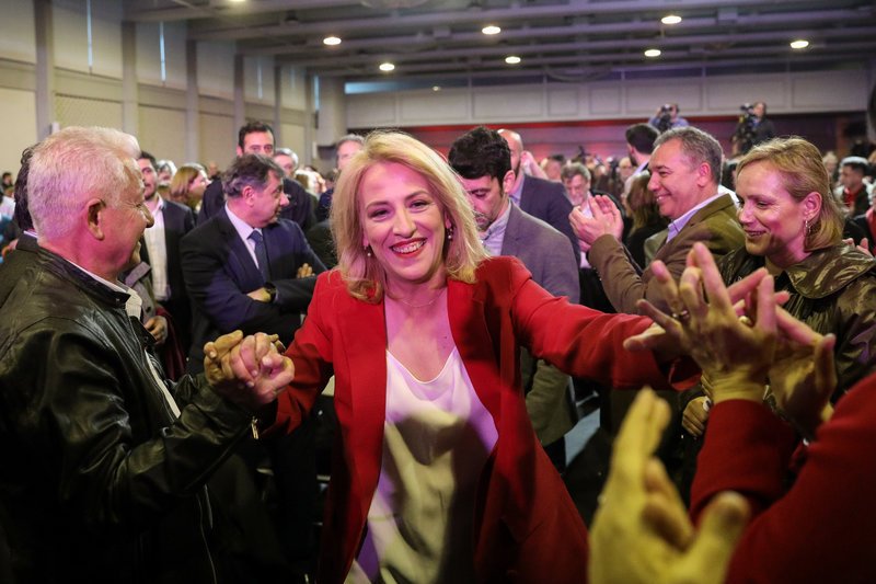 Η Ρένα Δούρου χαιρετά τους συγκεντρωμένους αλά... NBA