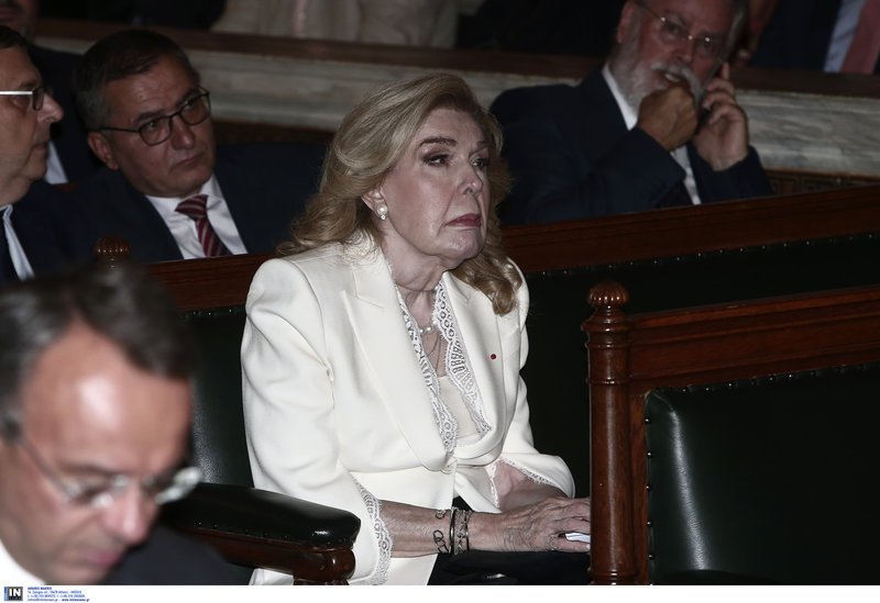 Η Μαριάννα Βαρδινογιάννη στην τελετή βράβευσης του Μάριο Ντράγκι