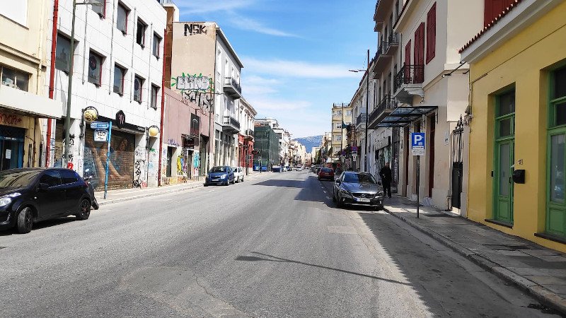 Αδειοι δρόμοι στο κέντρο της πόλης