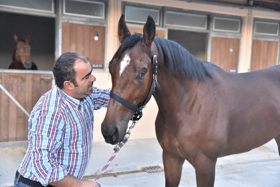Ο προπονητής Χρήστος Κουβαράς με τον ίππο ΝΤΟΥΓΚΑΝ ΑΛΜΠ