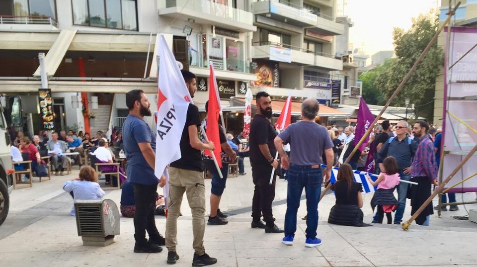 Κόσμος στο σημείο της ομιλίας Τσίπρα στο Ηράκλειο