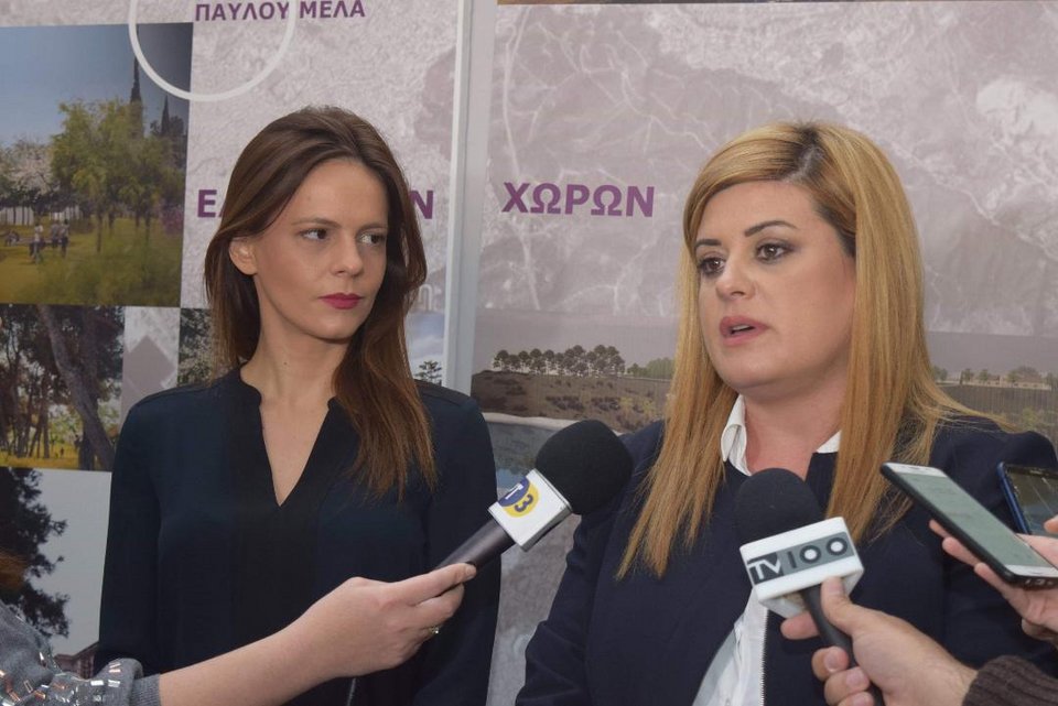 Αχτσιόγλου (αριστερά) και Χατζηβασιλείου (δεξιά) κάνουν δηλώσεις στη Θεσσαλονίκη