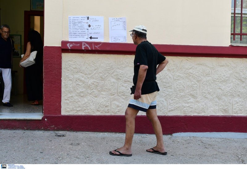 Ψηφοφόρος με σαγιονάρες