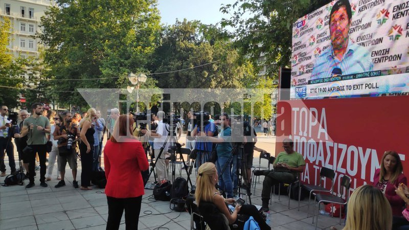 Περισσότεροι οι δημοσιογράφοι από ότι οι φίλοι του ΣΥΡΙΖΑ στο Σύνταγμα