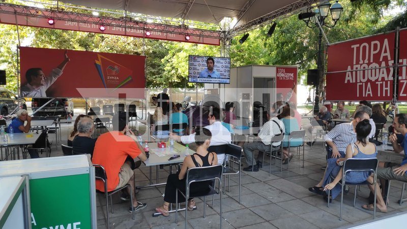 Σκυμμένα κεφάλια με την ανακοίνωση του exit poll