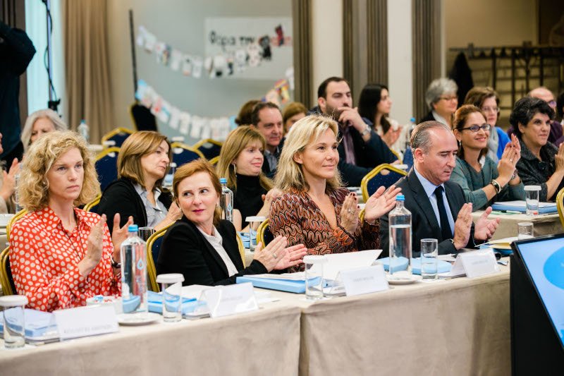 Οι εκπρόσωποι της AXION HELLAS Ιωάννα Μαρτίνου, Φωτεινή Μπίνιου, Ελίνα Βαμβακά, και ο Πρόεδρος Βασίλειος Πατέρας