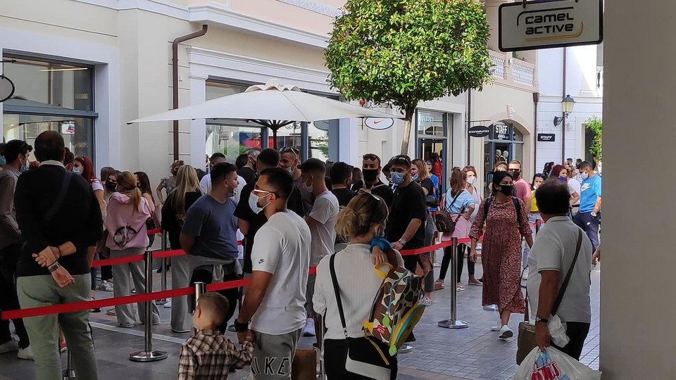 συνωστισμός εκπτωτικό χωρίο