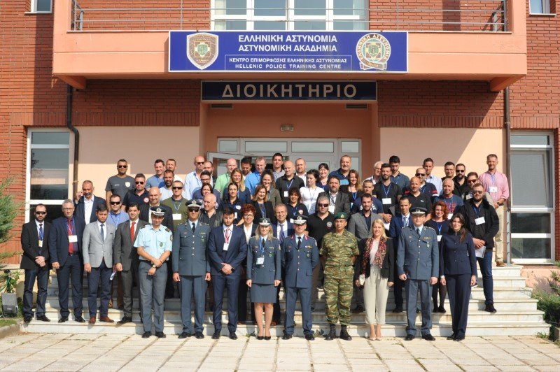 Στο σεμινάριο συμμετείχαν (29) πιστοποιημένοι διαπραγματευτές προερχόμενοι από αρχές επιβολής του νόμου κρατών – μελών της Ε.Ε., τον FRONTEX και την Ελβετία.