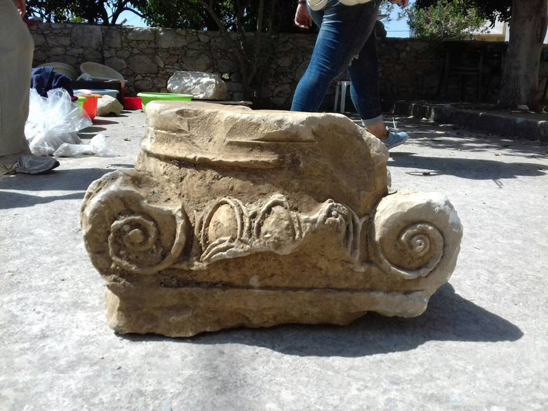 κίονας