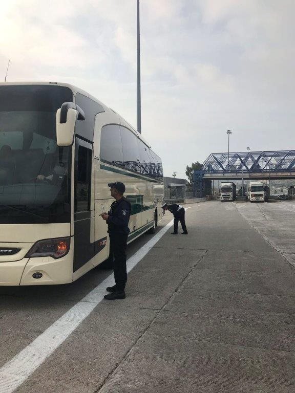 Συνολικά, ελέγχθηκαν 121 λεωφορεία και βεβαιώθηκαν 329 παραβάσεις
