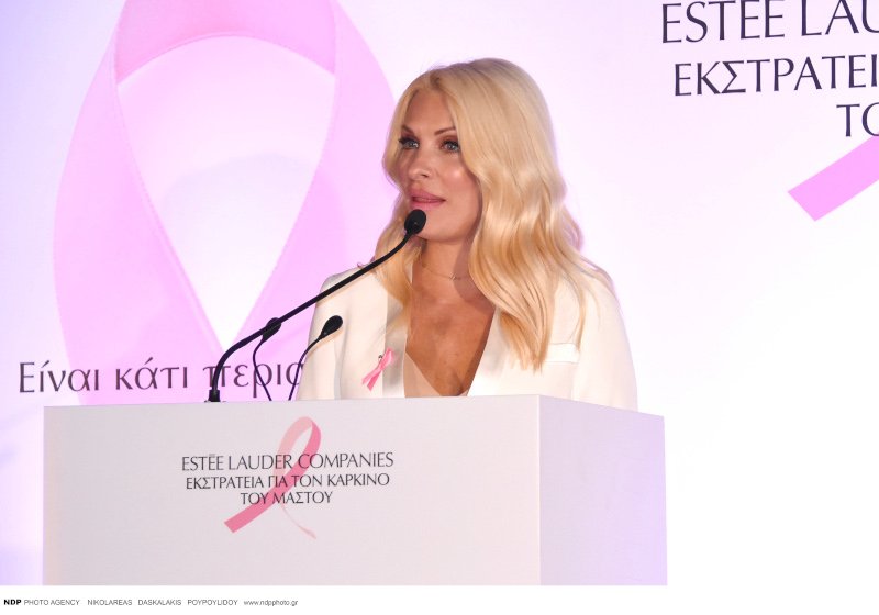 Η Ελένη Μενεγάκη κατά τη διάρκεια της ομιλίας της