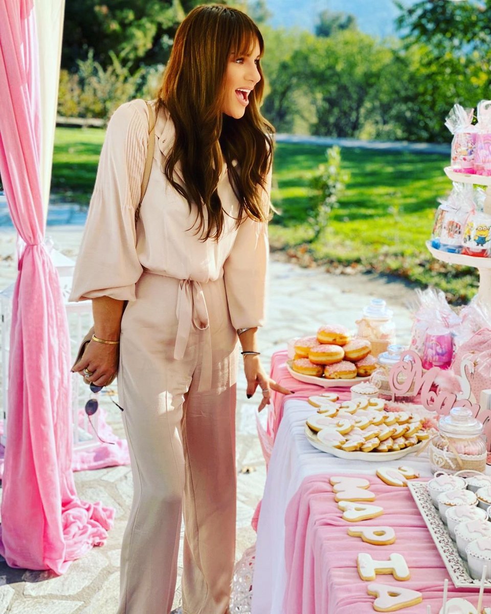Ελένη Τσολάκη ροζ jumpsuit