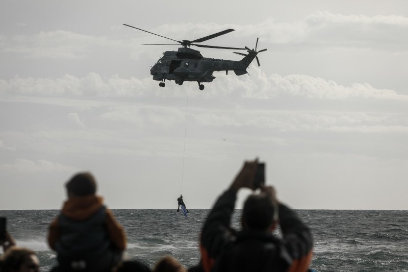 Επίδειξη της Πολεμικής Αεροπορίας στην παραλία του Φλοίσβου