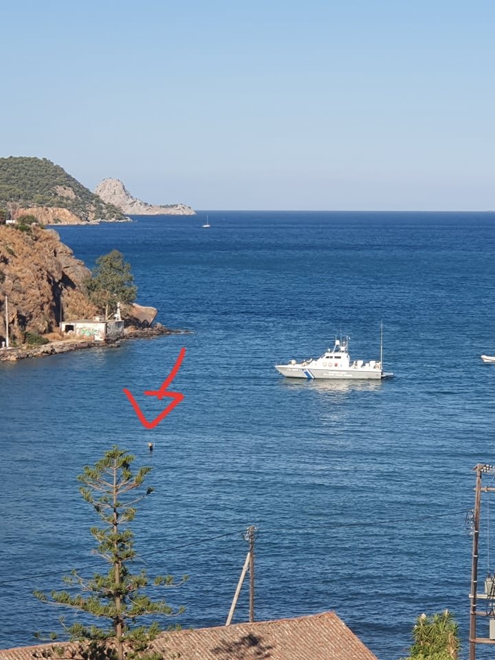 Εικόνα από το μπαλκόνι κατοίκου του Γαλατά που βρισκόταν στο σημείο την ώρα της πτώσης του ελικοπτέρου