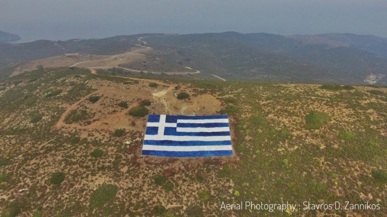ελληνικη σημαια βουνο