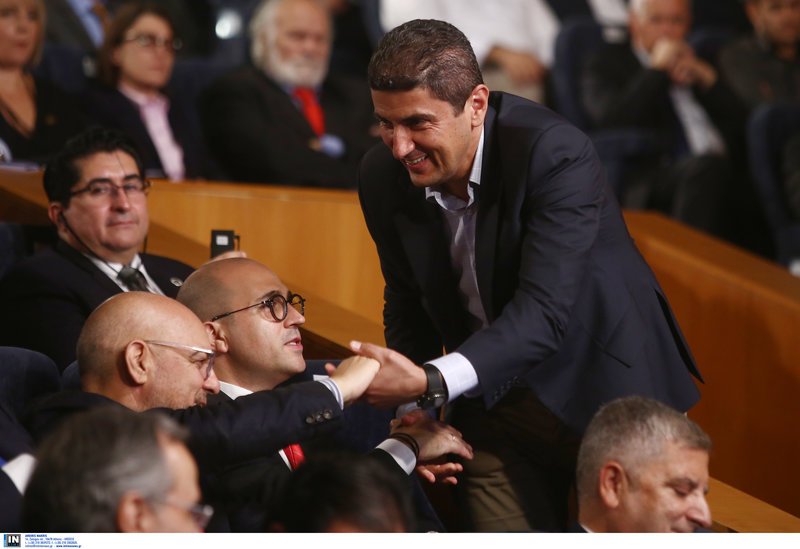 Ο Λευτέρης Αυγενάκης με Μπάμπη Παπαδημηττρίου και Κ. Μπογδάνο- Φωτογραφία: Intimenews/ΣΤΕΦΑΝΟΥ ΣΤΕΛΙΟΣ