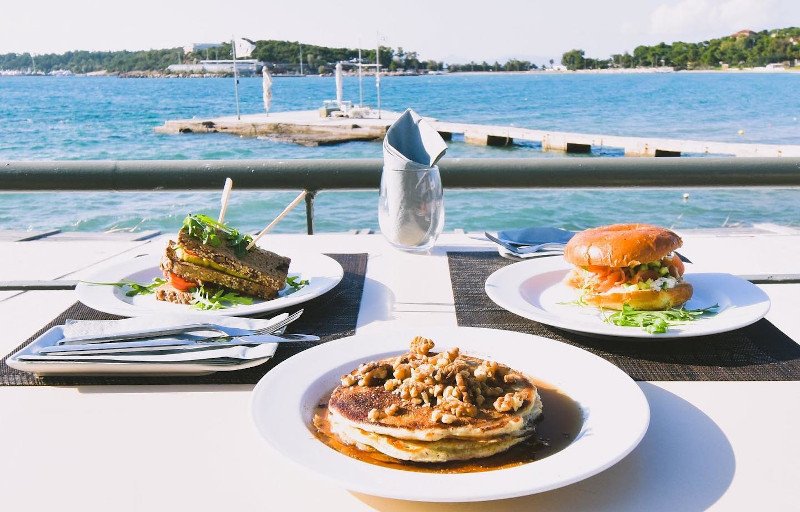 Brunch is always a good idea/Φωτογραφία Facebook: En Plo (Eν Πλώ) @enplovouliagmeni