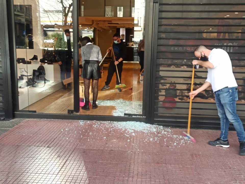 Ζημιές σε καταστήματα στο κέντρο της Αθήνας μετά το πανεκπαιδευτικό συλλαλητήριο
