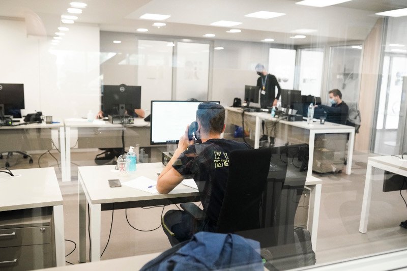 στιγμή της επικοινωνίας με επιβεβαιωμένο κρούσμα