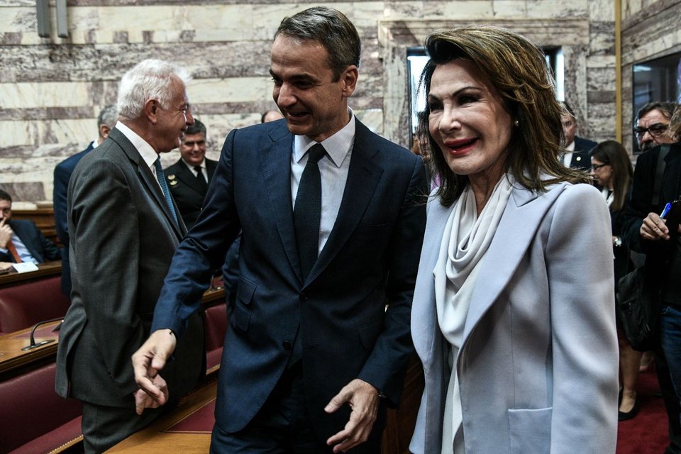 Κυριάκος Μητσοτάκης και Γιάννα Αγγελοπούλου στη Βουλή για την Επιτροπή 2021