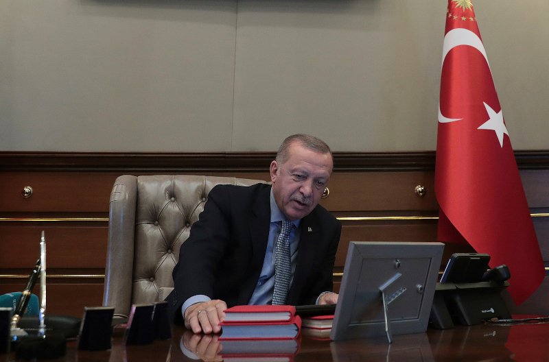 Η στιγμή που ο Ερντογάν δίνει εντολή στον Ακάρ να ξεκινήσει η επιχείρηση στη Συρία