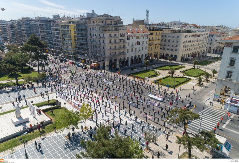 Ευλαβικές αποστάσεις στη συγκέντρωση του ΠΑΜΕ για την Πρωτομαγιά