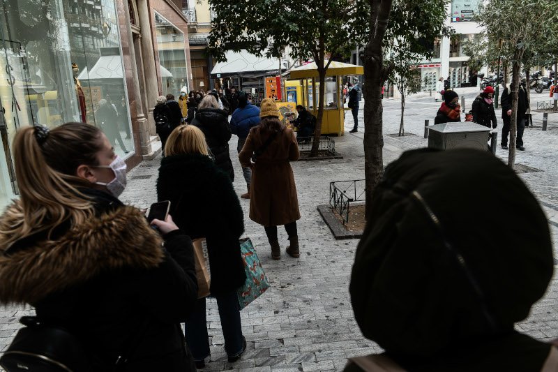 Ουρές στην οδό Ερμού μετά το άνοιγμα του λιανεμπορίου