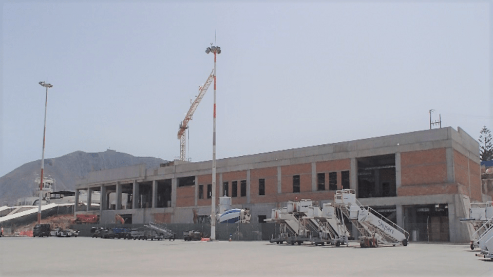 Σε πλήρη εξέλιξη τα έργα στο αεροδρόμιο της Σαντορίνης