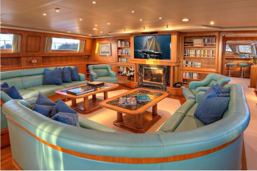 Το ξύλο κυριαρχεί στο πολυτελές σκάφος 