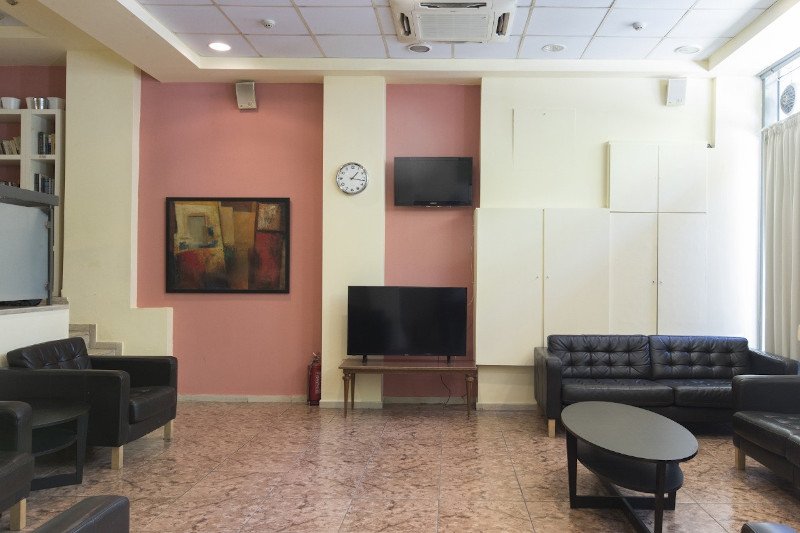 Άποψη του χώρου του σαλονιού της Εστίας των Αθηνών μετά τις εργασίες ανακαίνισης