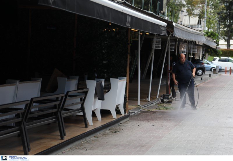 Προετοιμασίες σε κατάστημα εστίασης