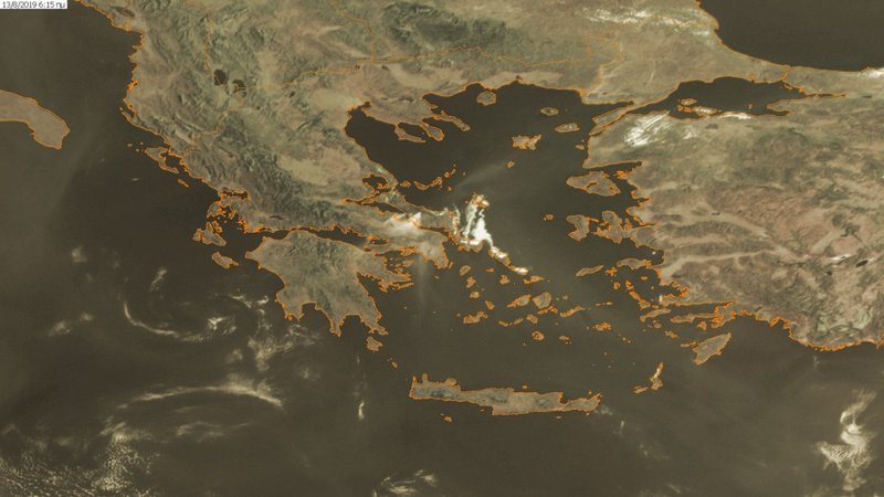 Η δορυφορική εικόνα που δείχνει τον καπνό της πυρκαγιάς στην Εύβοια να καλύπτει την Αττική