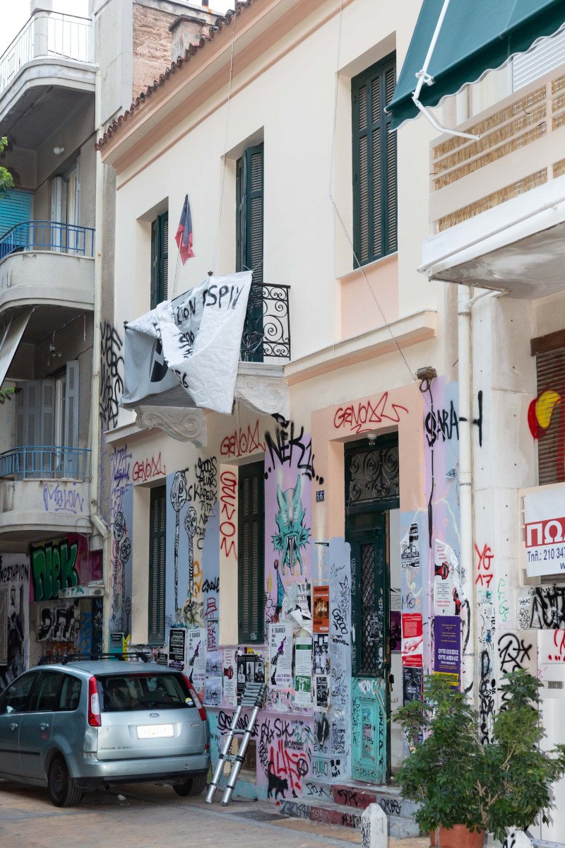 Εξάρχεια αστυνομική επιχείρηση σε υπό κατάληψη κτίρια