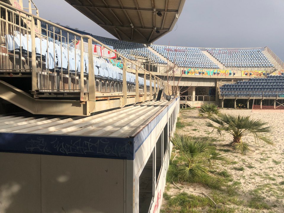 Οι εξέδρες του γηπέδου του beach volley