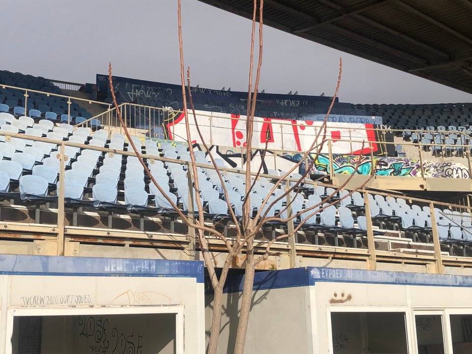 Τα δημοσιογραφικά θεωρία από κάτω