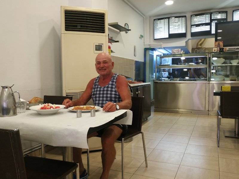 «Ζω μόνος μια ζωή, αλλά ποτέ μου δεν μαγείρεψα, ούτε καν ασχολήθηκα»...