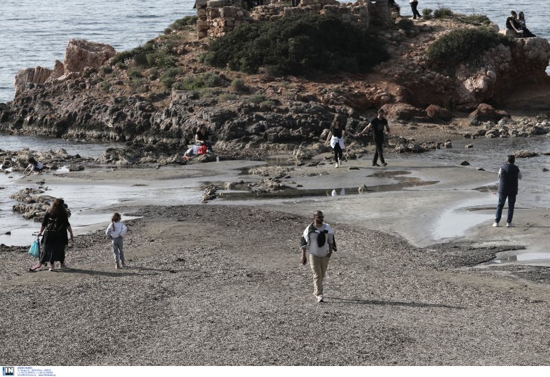 Τα νερά της θάλασσας έχουν τραβηχτεί μέσα