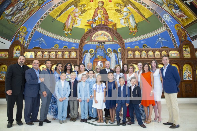 Οι οικογένειες Μπάιντεν και Καρλούτσου στο Ναό της Κοίμησης της Θεοτόκου στα Χάμπτονς