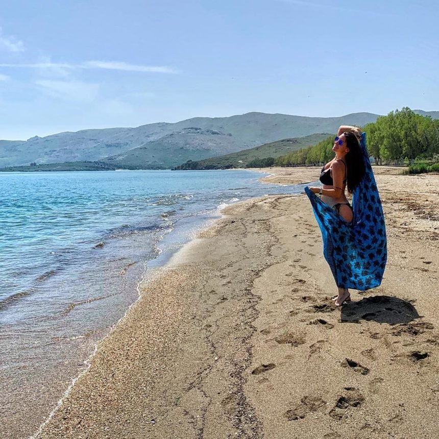 Η Φελίσια Λαπάτη έγκυος με μπικίνι